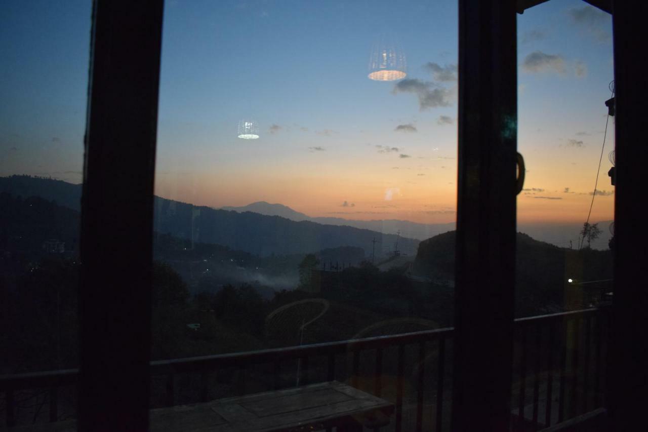 Berg House Cafe And Hotel Nagarkot Esterno foto